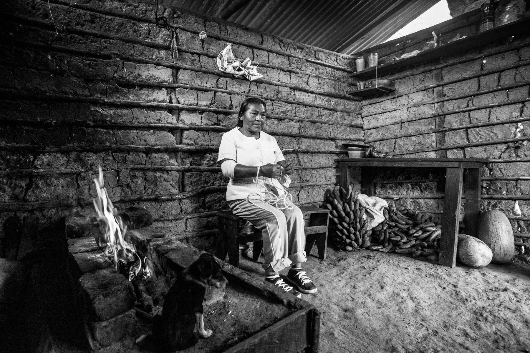 Mujeres Tejedoras, Nasa Angelina Secue Julicue (58 años), La Primicia, Resguardo San Francisco. Cauca, Colombia, Agosto 19, 2018.