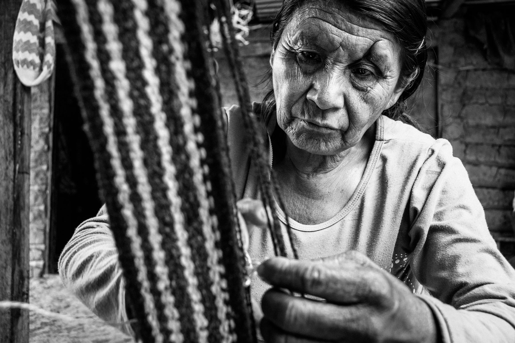 Mujeres Tejedoras, Nasa María Pequí Ascue (59 años), La Mina, Toribío, Cauca, Colombia, Agosto 18, 2018.